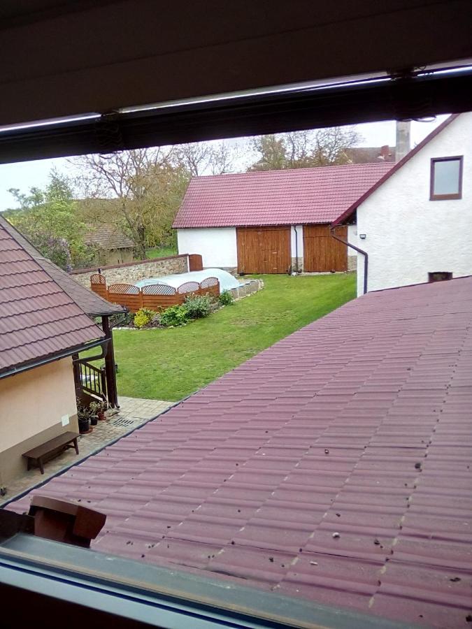 Hostinec u Janatů s ubytováním Cestin Exterior foto