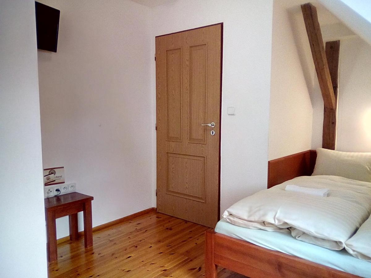 Hostinec u Janatů s ubytováním Cestin Exterior foto
