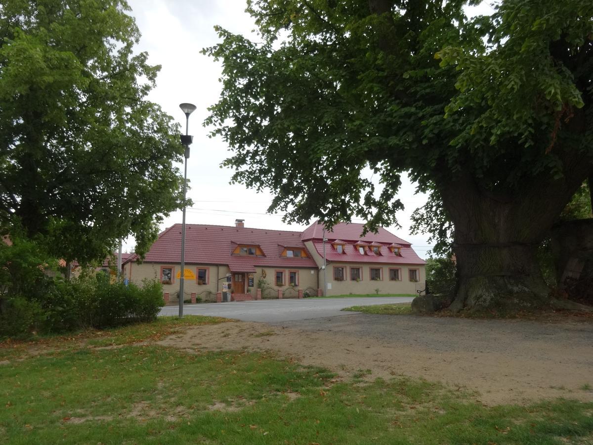 Hostinec u Janatů s ubytováním Cestin Exterior foto