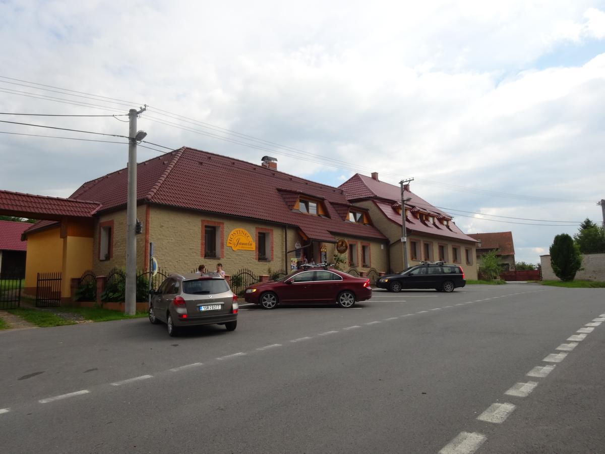 Hostinec u Janatů s ubytováním Cestin Exterior foto
