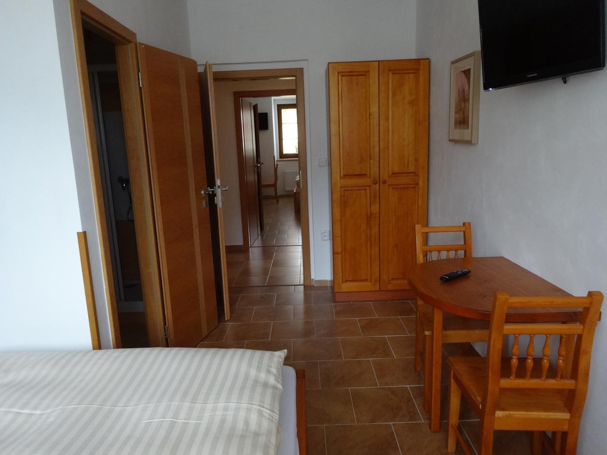 Hostinec u Janatů s ubytováním Cestin Quarto foto
