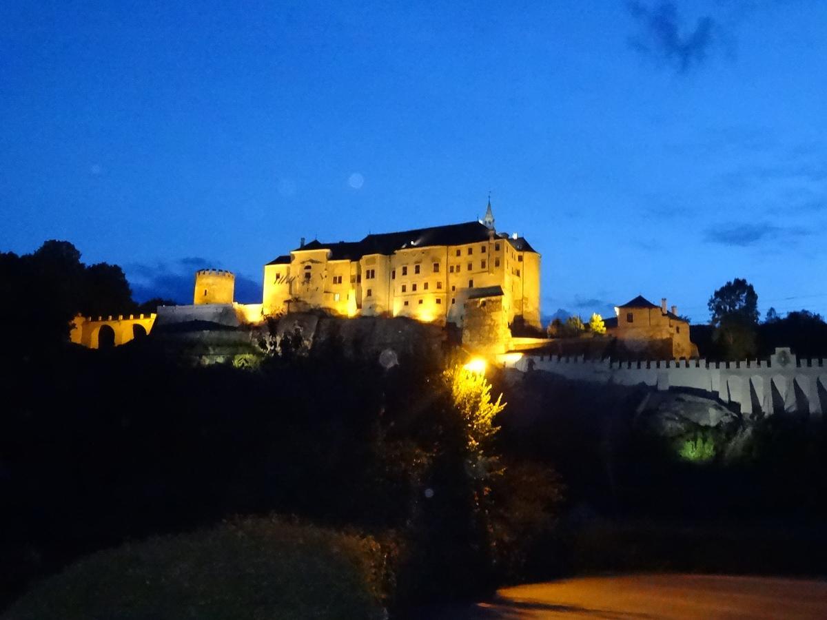 Hostinec u Janatů s ubytováním Cestin Exterior foto
