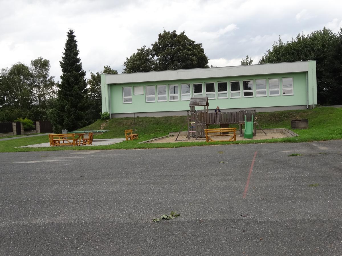 Hostinec u Janatů s ubytováním Cestin Exterior foto