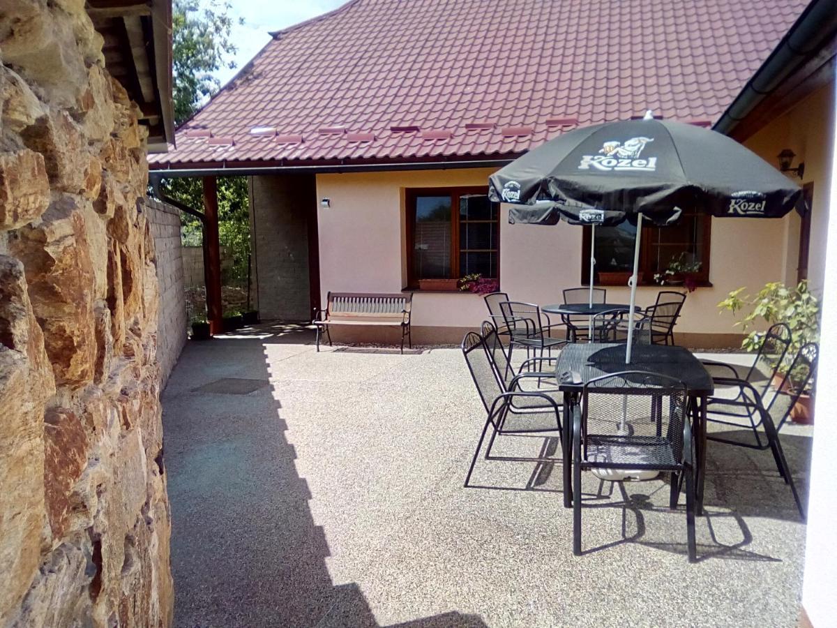 Hostinec u Janatů s ubytováním Cestin Exterior foto
