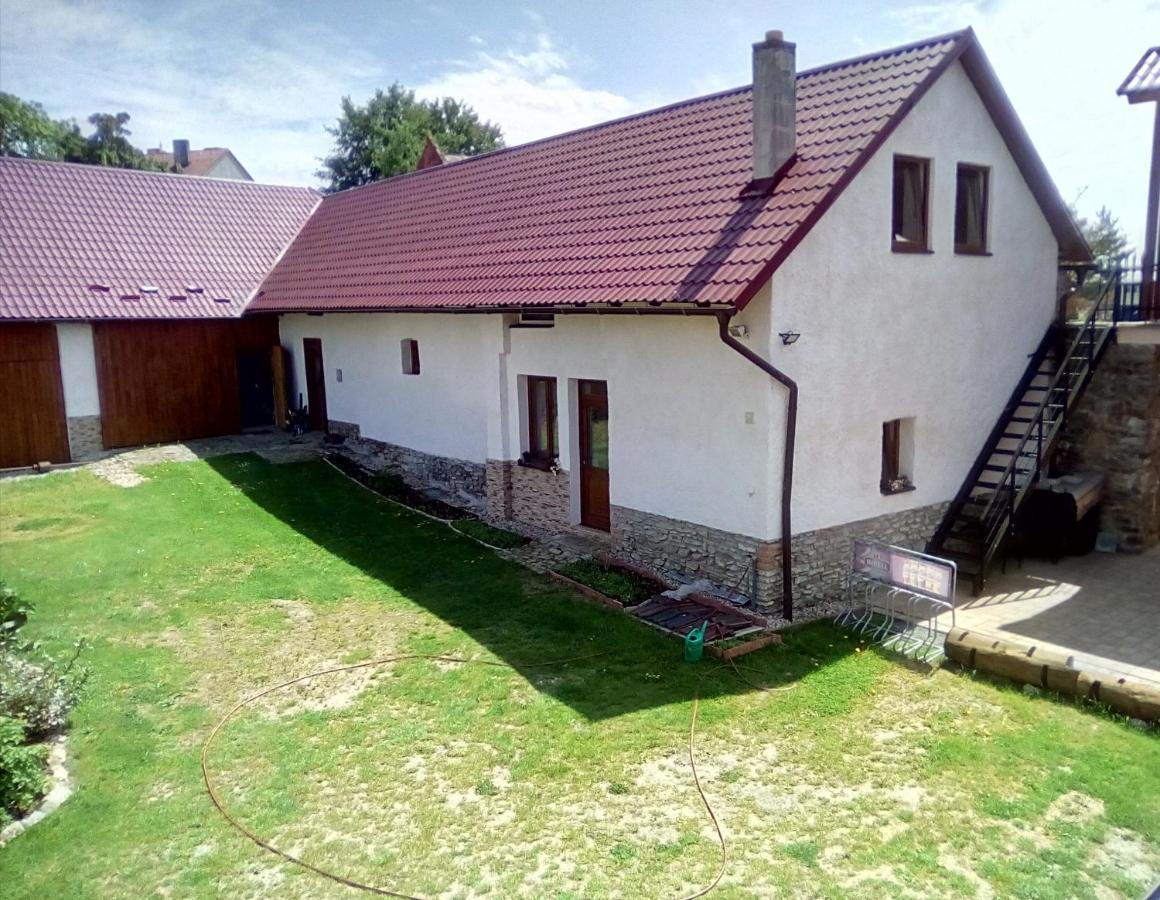 Hostinec u Janatů s ubytováním Cestin Exterior foto