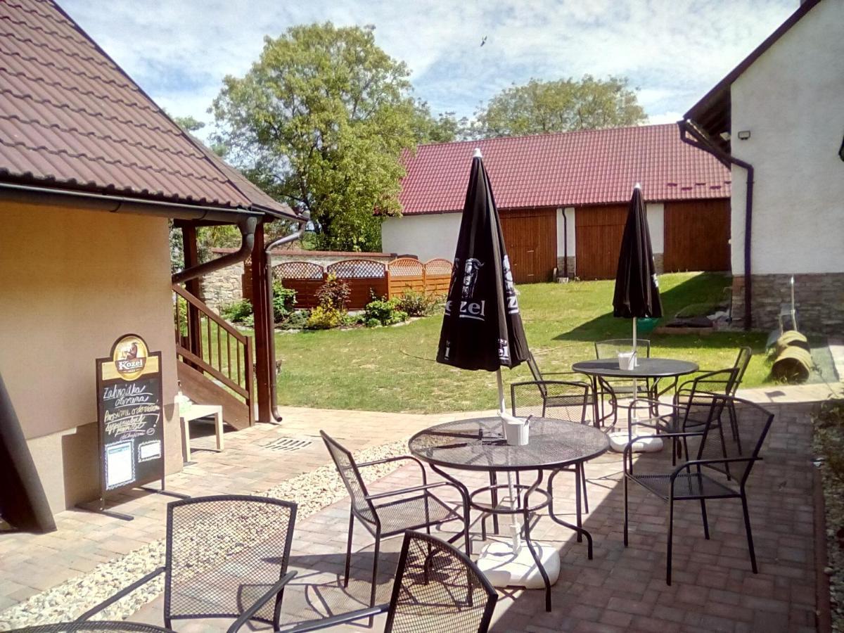 Hostinec u Janatů s ubytováním Cestin Exterior foto